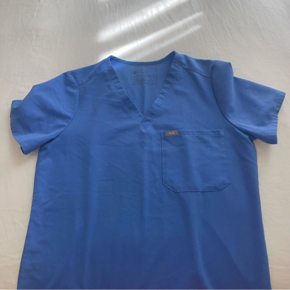FIGS size medium Ceil Blue Catarina - One Pocket Scrub Top